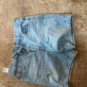 Levi’s Mid Rise Light Wash Denim Shorts Button Fly Size 28